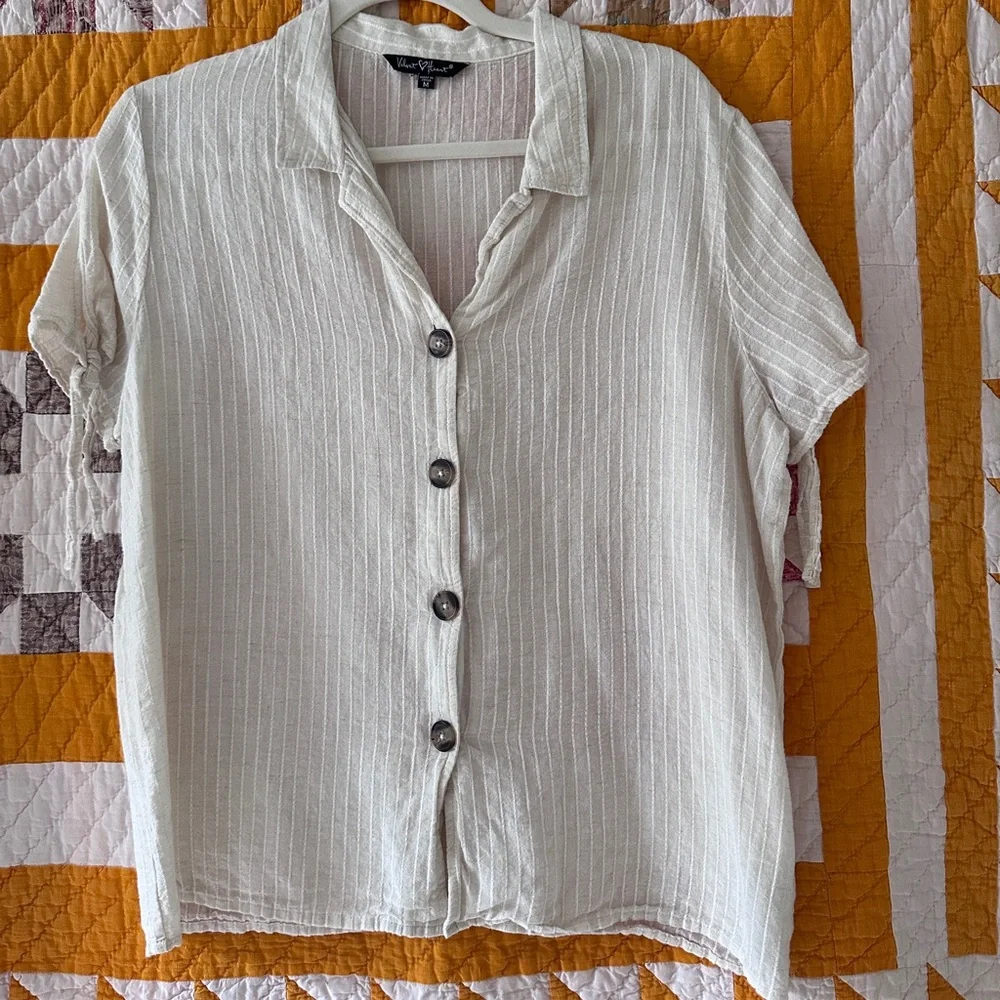 Linen button up - Picture 1 of 3